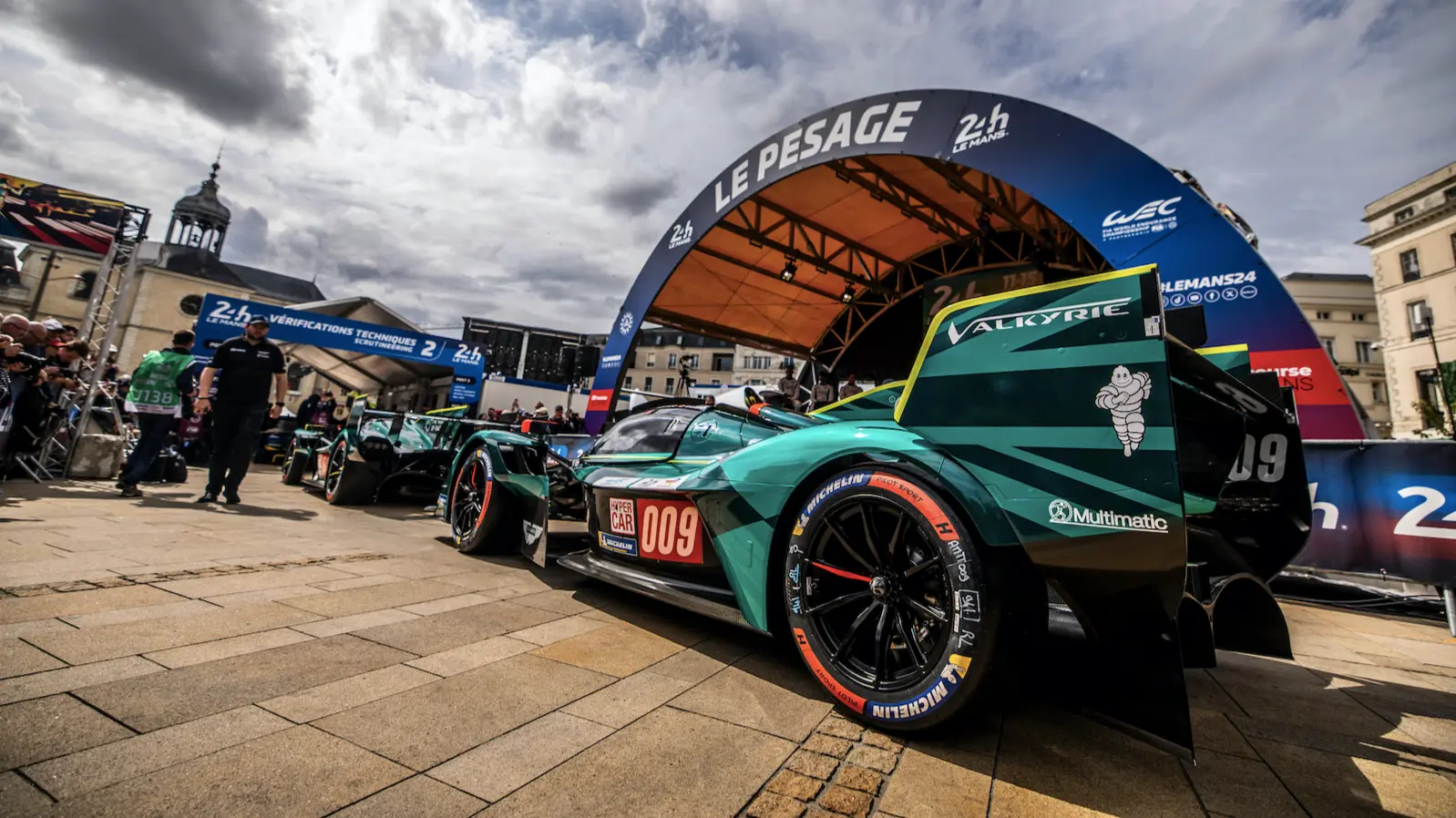 009 RIBERAS Alex (esp), SORENSEN Marco (den), DE ANGELIS Roman (can), Aston Martin Thor Team, Aston Martin Valkyrie, #009, Hypercar, ambiance during the Scrutineering of the 24 Hours of Le Mans 2025, 4th round of the 2025 FIA World Endurance Championship, from June 6 to 7, 2025 on the Place de la République in Le Mans, France - Photo Julien Delfosse / DPPI