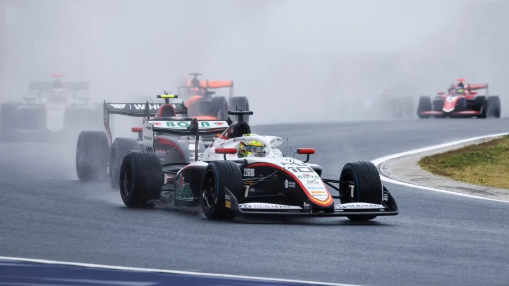 Mari Boya took the fight to race leader Rafael Camara in the wet weather conditions